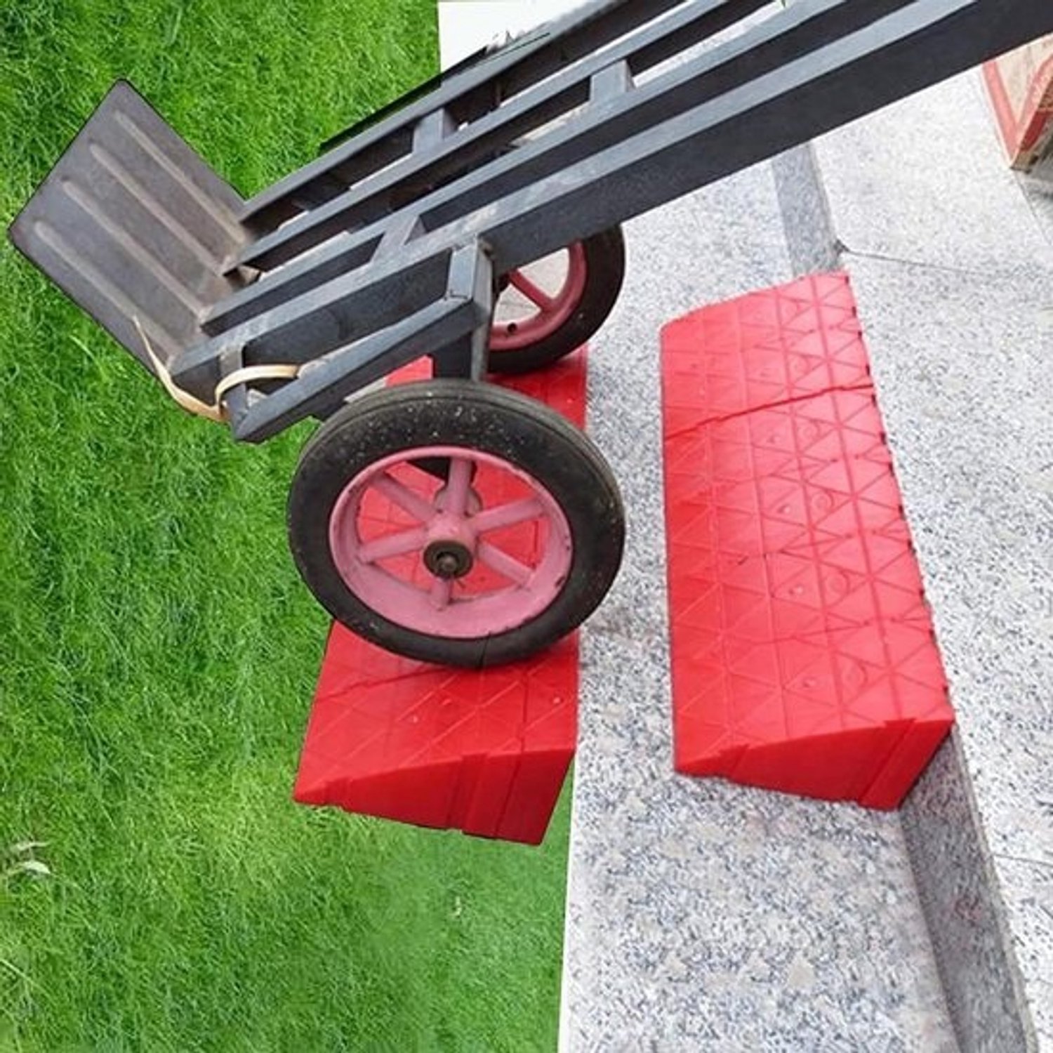 Stoeprand Oprijplaat - Drempelhulp Kunststof - Toegankelijkheid Verbeteren - Antislip Textuur - 25x12x20 cm - Rood