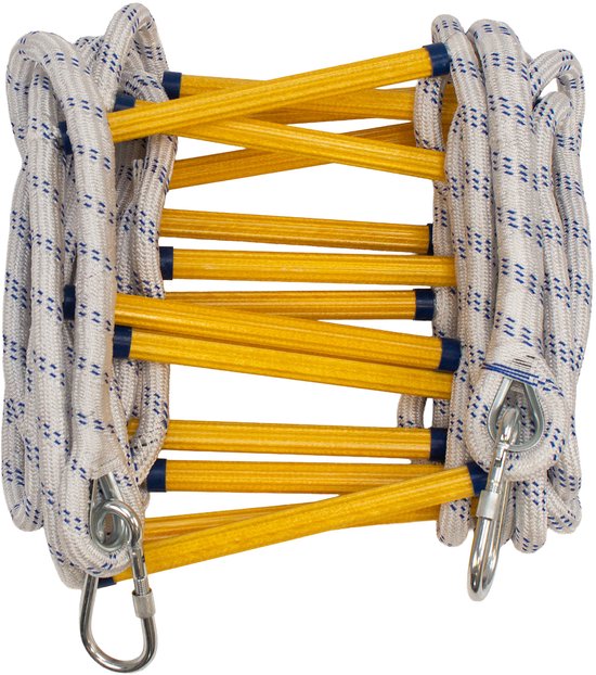 Opgevouwen touwladder met gele sporten en wit-blauw gevlochten touw, voorzien van twee metalen karabijnhaken.