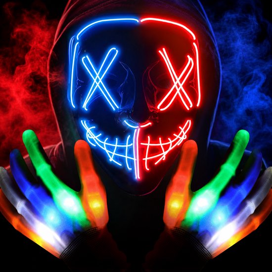 Persoon met een rood-blauw neonmasker en oplichtende meerkleurige handschoenen tegen een donkere achtergrond.