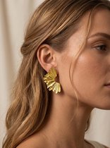 Lundholm Aukje Oorbellen Dames Goud Kleurig - Grote Statement Oorbellen Bloem 6 x 3,3 cm - Bloem Oorbellen - Premium Stainless Steel Jewellery - Hypoallergene Sieraden - Vrouwen Cadeautjes - Kerst Cadeau Vrouw en Vriendin - my Lundholm