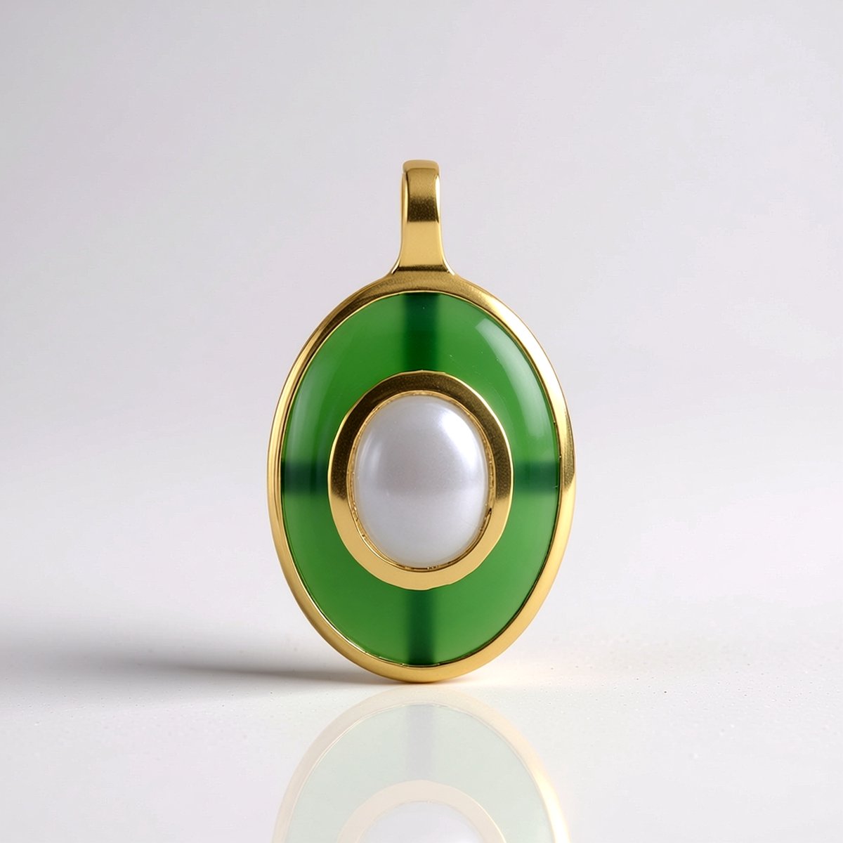 Cavill - Zilver Hanger met 10,8 ct Braziliaanse Groene Chalcedoon & 2,925 ct Witte Maansteen - 925 Sterling Zilver Verguld - Elegant Cabochon Bezel