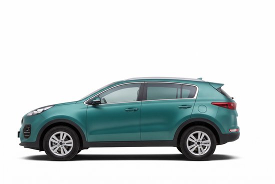 Kia Sportage SUV in teal, gezien vanaf de zijkant.