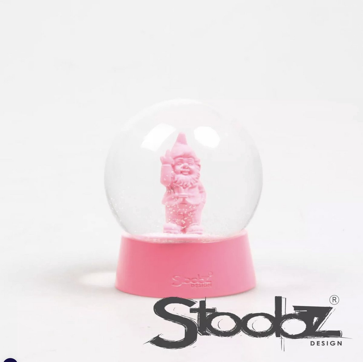 Stoobz kabouter F*ck You schudbal fuchsia – sneeuwbol kabouter – grappige schudbal – decoratief beeldje – cadeau