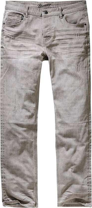 Voorkant van grijze Brandit jeans met distressed details en knoopsluiting. Het merk staat 'Brandit' op de tailleband.