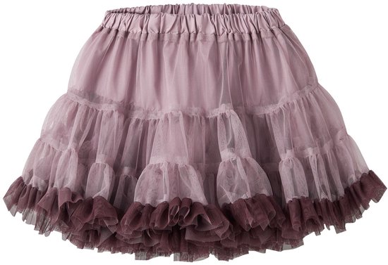Roze tule rok met gelaagde ruches en een donkerbruine rand aan de onderkant, op een witte achtergrond.