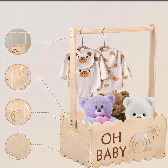 Houten opbergkrat met 'OH BABY' tekst, met babypakjes en knuffels. Zijaanzichten met details.