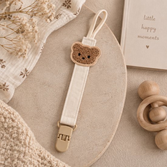 Crèmekleurig speenkoord met beige teddybeerapplicatie en beige clip.