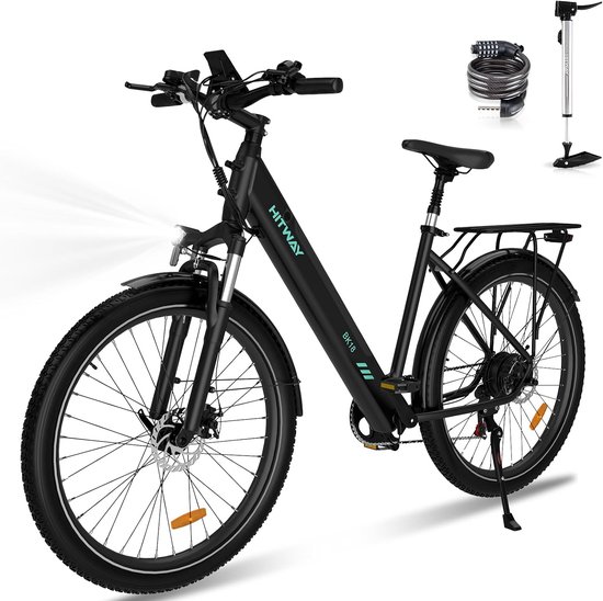 Zwarte Hitway BK18 elektrische fiets met koplamp, bagagedrager, fietsslot en pomp.