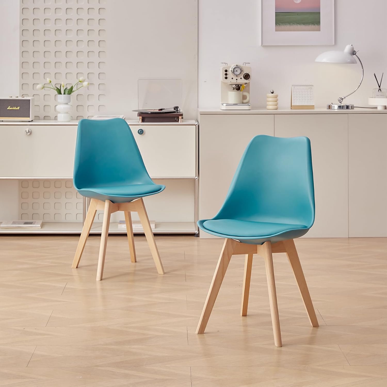 Nordic Comfort Set van 6 Scandinavische Eetkamerstoelen Turquoise met Zachte Gestoffeerde Zitting, Ergonomische Middelhoge Rugleuning en Massief Beukenhouten Poten, Kunstleer, 42 x 49 x 83 cm