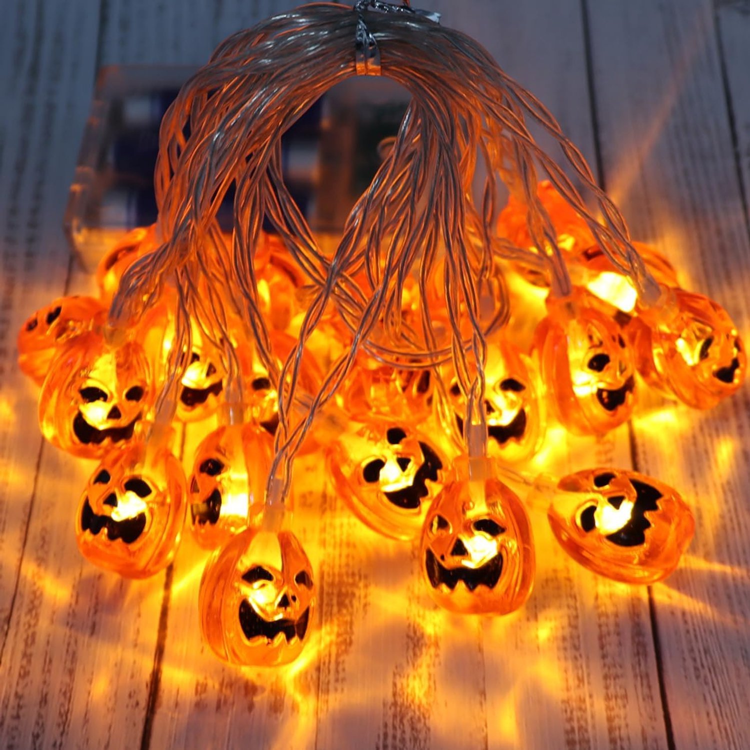 Halloween-lichtsnoer van 3meter met 20 pompoenvormige LED-lampjes op batterijen; waterbestendige pompoendecoratie voor binnen en buiten (feestjes, huis, veranda's, tuinen, bomen) — warm oranje.