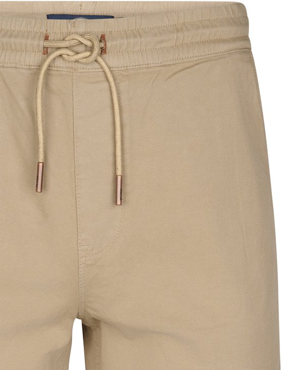 Beige chinoshort met elastische tailleband, trekkoord en metalen agletten met Petrol-logo.
