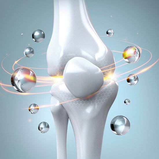 Illustratie van een kniegewricht met omringende bellen en gloeiende lijnen, die de werking van calcium symboliseren.