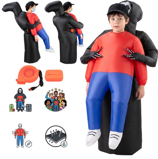 Enfant dans un costume gonflable de Faucheuse, avec un pull rouge et un pantalon bleu. Ventilateur et boîtier de batterie montrés.