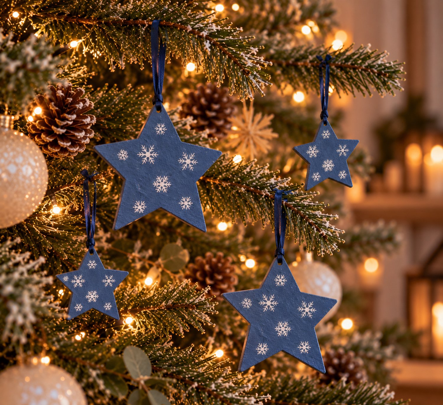ZoeZo Design 4 stuks - Kersthanger - kerstboomhanger - kerstster - hout - blauw - wit - 14 x 14 cm - 9 x 9 cm