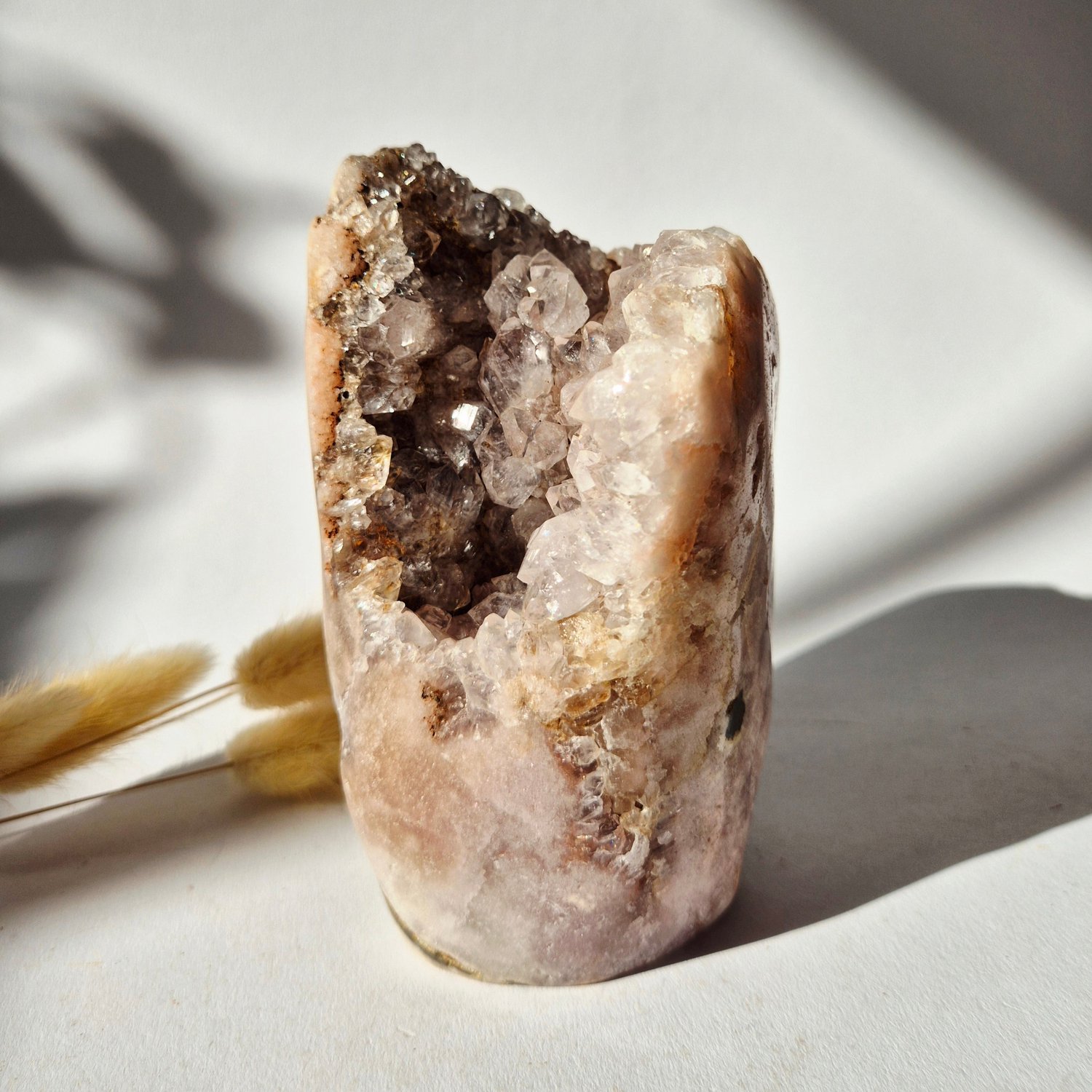 Moonlight Gemstones Roze Amethist Druzy Freeform 781gram – AA+ Natuurlijke Pink Amethyst uit Brazilië Meerkleurig