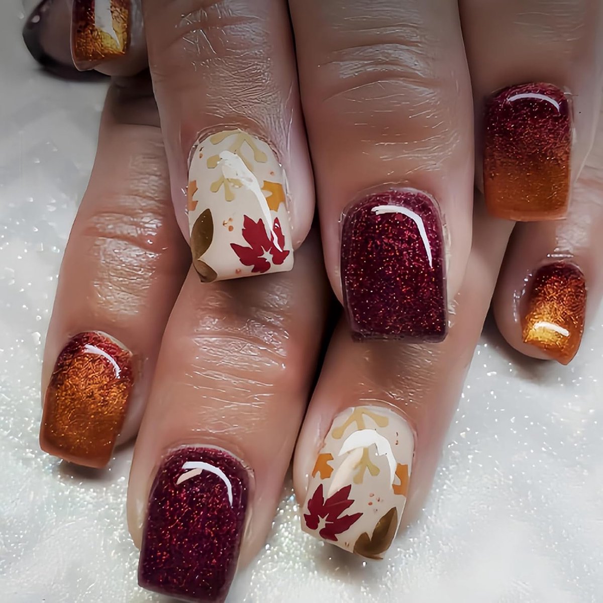 24 stuks Franse rode glinsterende nagels om op te plakken, glitter gele press-on nagels met esdoornbladeren, acryl, volledige dekking, valse nagels, herbruikbare vingernagels om op te plakken, voor