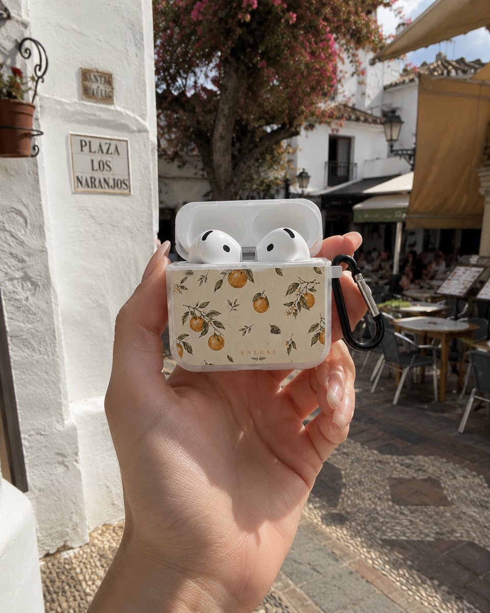 Enluxe AirPods 4 / 5 Hoesje Sinaasappel Print ''Plaza Naranja'' - Hard Case met Karabijnhaak