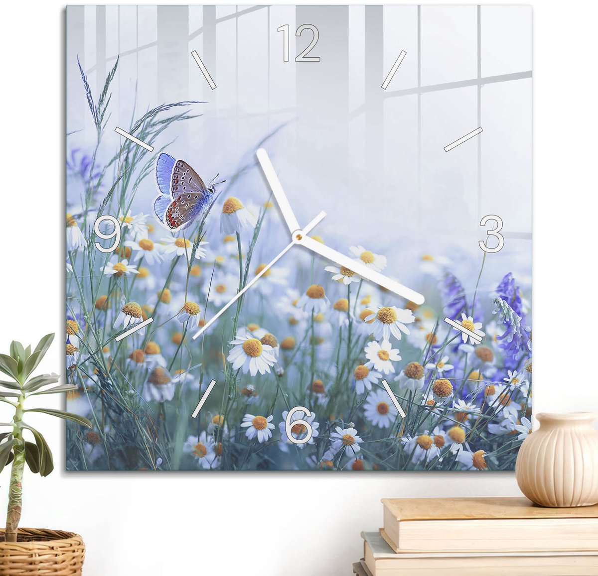 ArtPrintCave Wit Glazen Klok - 30x30 cm - Wandklok Vierkant - Vlinderbloemen Stille Wandklok - Bloemen En Planten Wandklok Keuken - Witte Klokwijzers