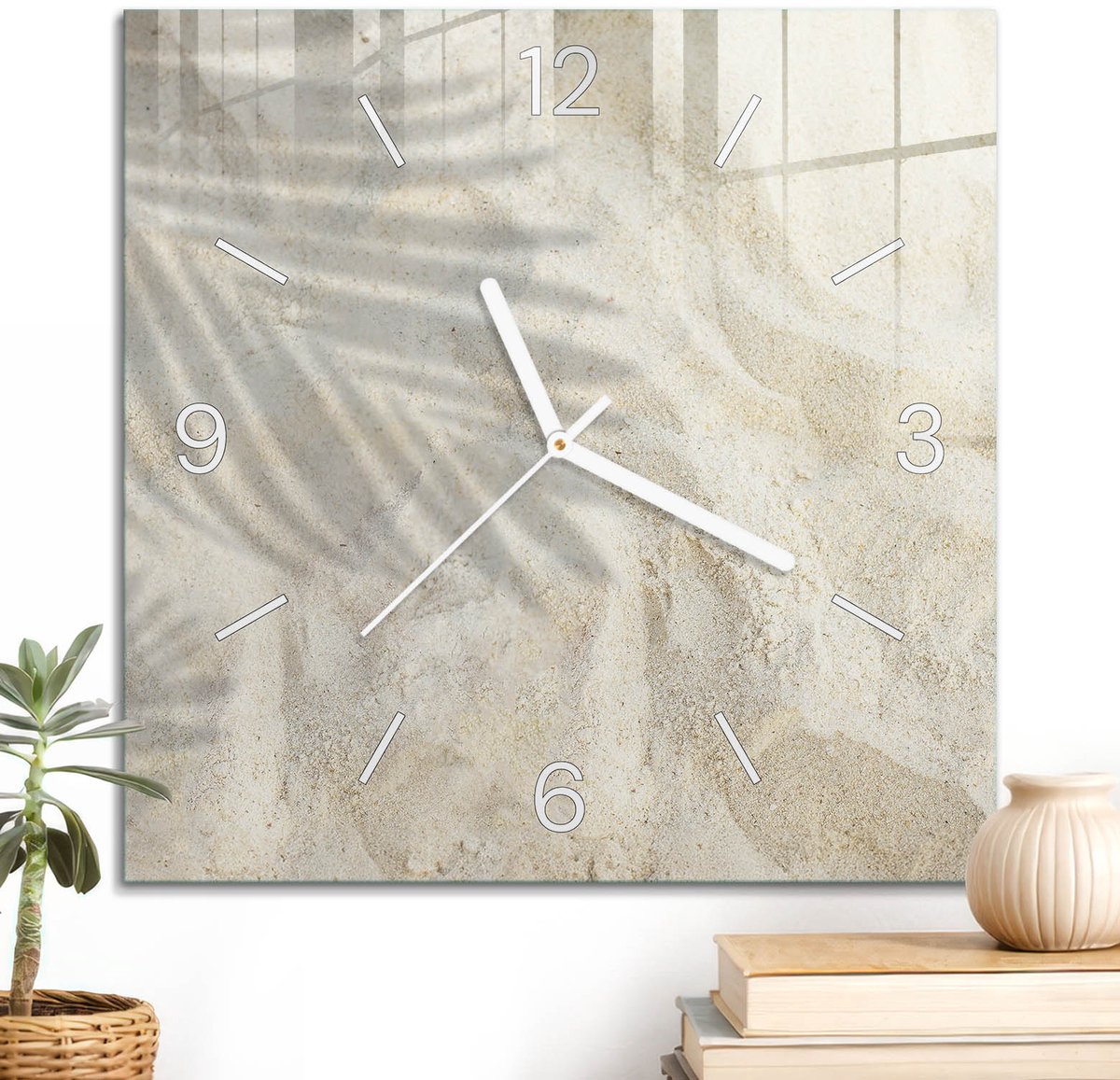 ArtPrintCave Beige Glazen Klok - 30x30 cm - Wandklok Vierkant - Palmbladeren Unieke Klok - Achtergronden En Patronen Stille Wandklok - Witte Klokwijzers