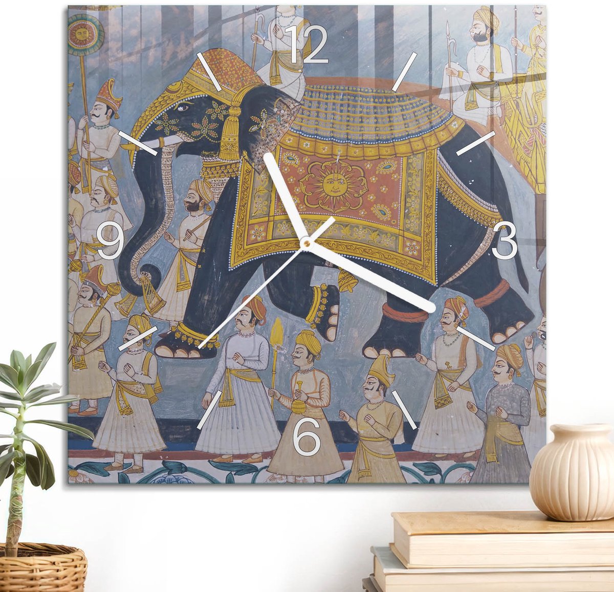 ArtPrintCave Geel Glazen Klok - 30x30 cm - Wandklok Vierkant - Indiase Processie Unieke Klok - Mensen Stille Wandklok - Witte Klokwijzers