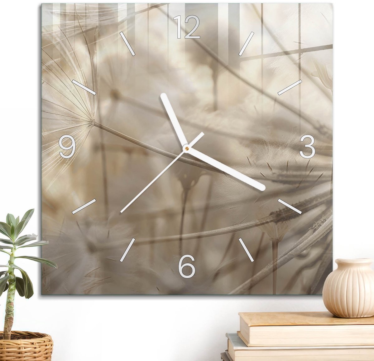 ArtPrintCave Beige Glazen Klok - 30x30 cm - Wandklok Vierkant - De Lichtheid Van De Natuur Wandklok Keuken - Bloemen En Planten Unieke Klok - Witte Klokwijzers