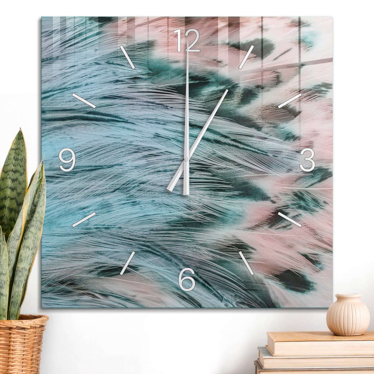 ArtPrintCave Blauw Glazen Klok - 60x60 cm - Wandklok Vierkant - Pastelkleurige Veren Unieke Klok - Texturen Stille Wandklok - Witte Klokwijzers
