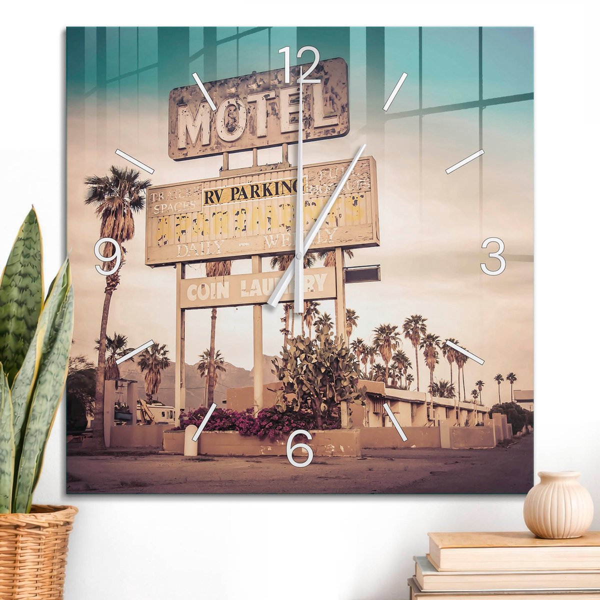 ArtPrintCave Beige Glazen Klok - 60x60 cm - Wandklok Vierkant - Retro Motel Wandklok Keuken - Natuur Unieke Klok - Witte Klokwijzers
