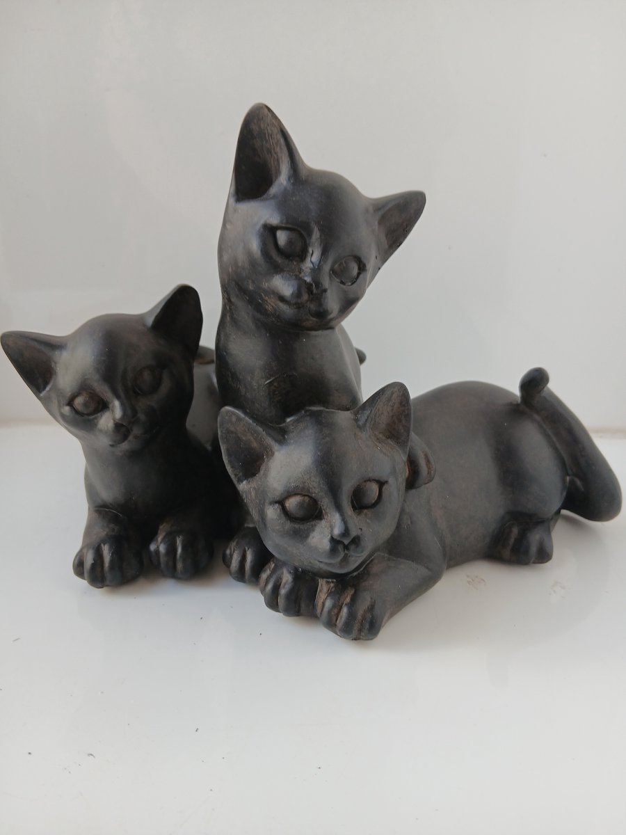 Katten beeld 3 katten knus naast elkaar 15.5 x 23 x 18 cm