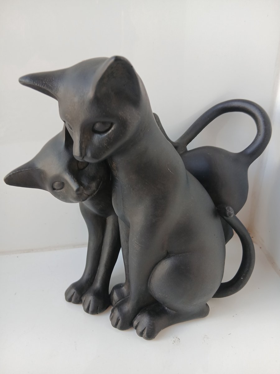 Katten beeld groot met krulstaarten en verliefd 25 x 27 x 14 cm