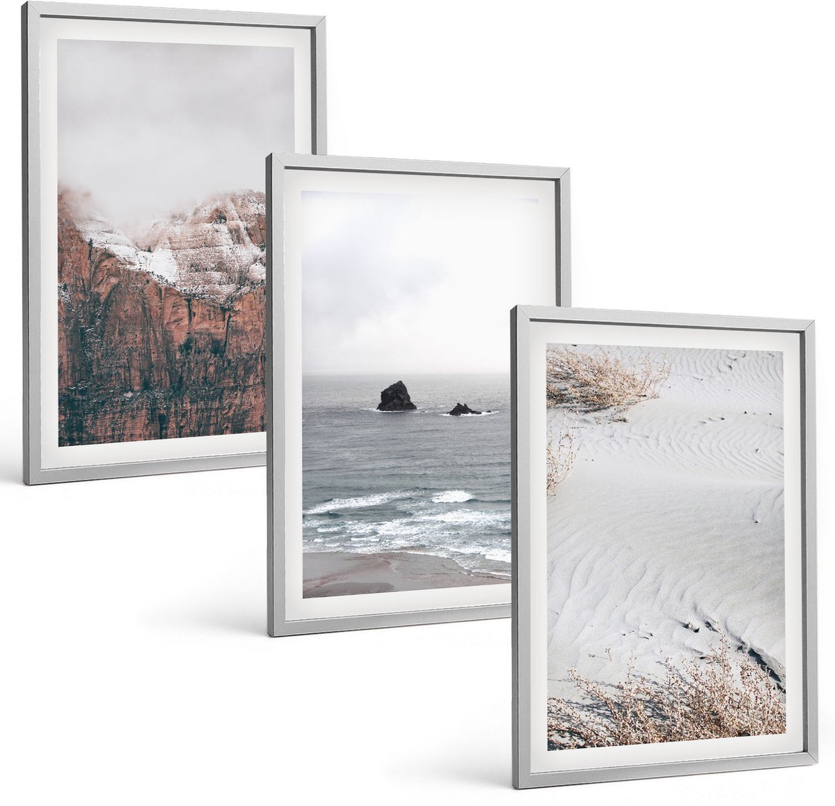 Coloray 3-Delige Schilderij Set - Bergen, Wolken, Zee En Zand In Natuurlijke Tinten. - 40 x 60 cm - Muurdecoratie - Schilderijen Set - Woonkamer - Decoratieve Schilderijen