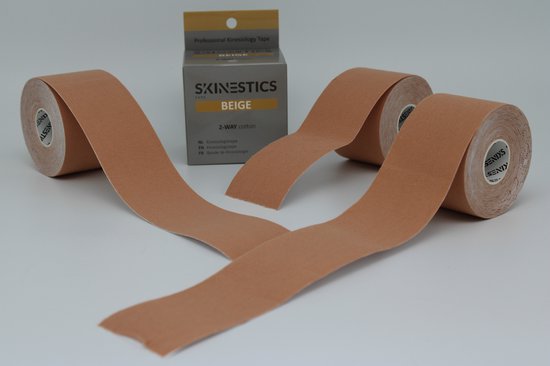 Drie rollen Skinestics beige sporttape met doos. De tape is 2-weg stretch katoen.