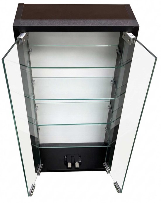 Zwarte vitrinekast met geopende glazen deuren, 5 glazen legplanken en LED-verlichting, van bovenaf gezien.