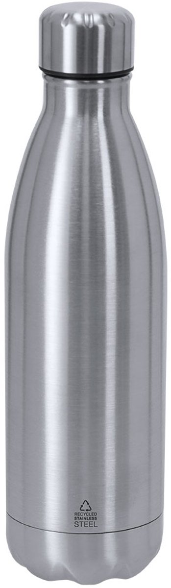 Fles van 790 ml capaciteit, gemaakt van gerecycled roestvrij staal. Met een matte afwerking Zilver