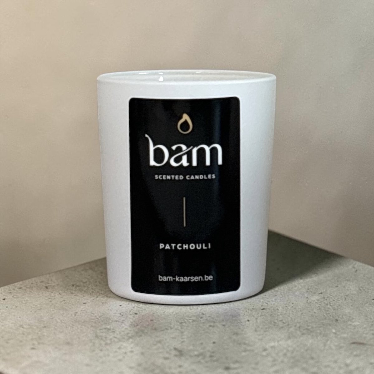 BAM Patchouli Geurkaars met Houten Wiek – White Collection Small – Mini Kaars – 25 Branduren – 65g – Zonnebloemwas – Vegan