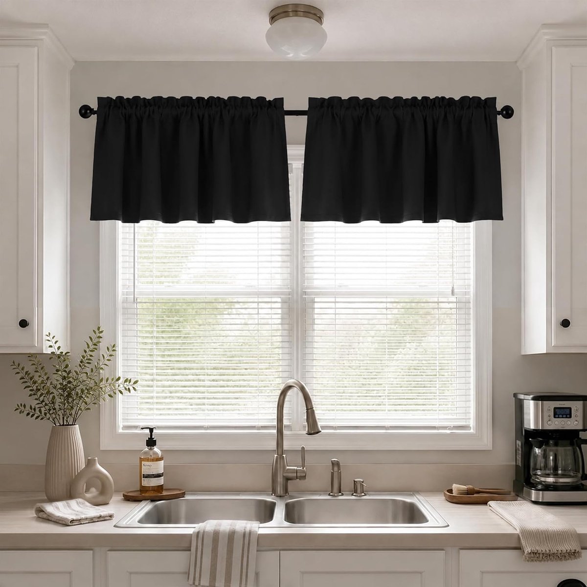Zwarte volants voor ramen set 2 stuks lichtblokkerende korte kleine Valence Alleen verduisterende volant gordijnen voor woonkamer slaapkamer kelder badkamer 45 cm lengte