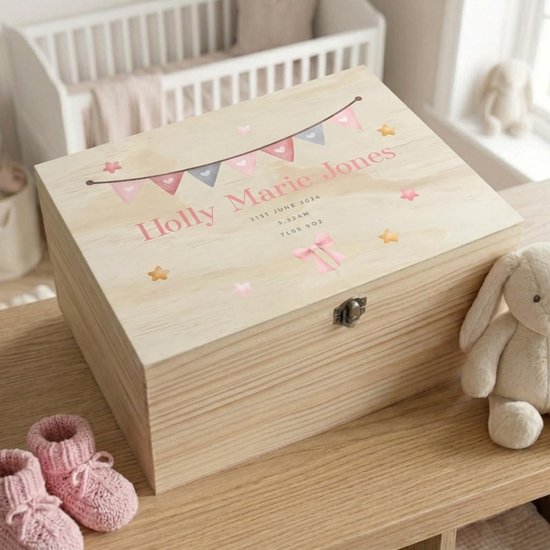 Roze slinger baby herinneringsdoos | Dierbare herinneringen voor pasgeborenen | Grenen met metalen scharnieren en sluiting | B26cm x D18,9cm x H15,5cm — afbeelding 2