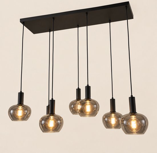 Zwarte hanglamp met 6 gerookte, appelvormige glazen en zichtbare gloeidraden.
