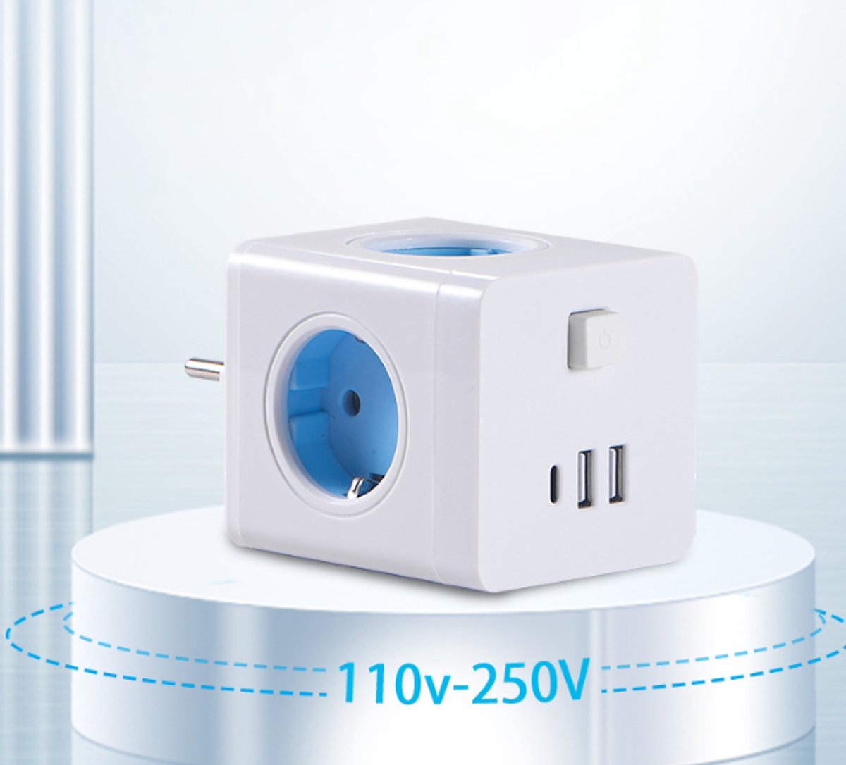 2 multifunctionele stopcontacten (Europese stijl), 1-naar-4 USB-stroomadapter; geschikt voor gebruik thuis en op kantoor; blauw-wit kleurenschema.