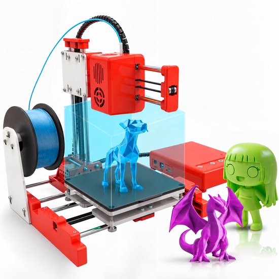 Rode 3D-printer met blauwe hondfiguur, paarse draak en groen poppetje op een witte achtergrond.
