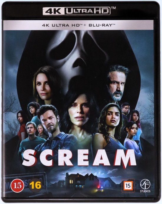 Voorkant Scream 4K Ultra HD Blu-ray met het iconische Ghostface-masker boven een cast van acteurs in het donker.