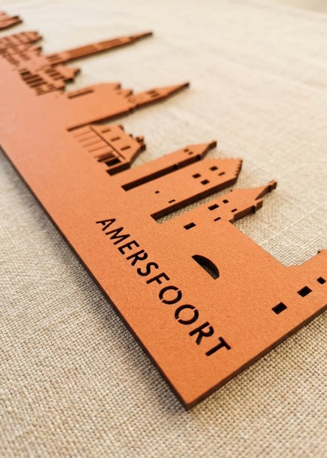 Houten Skyline Amersfoort | Wanddecoratie voor aan de muur | Oranje MDF | 100 x 20 cm