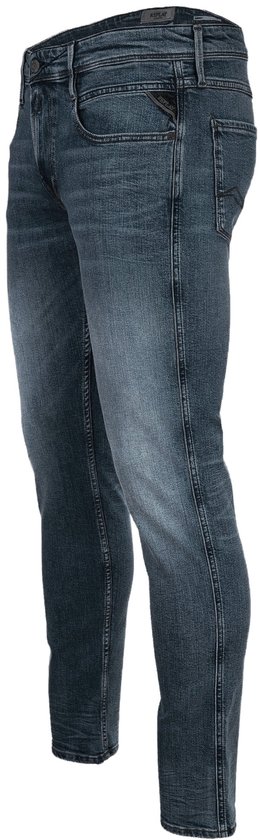 Zijaanzicht van een donkerblauwe Replay jeans met een slanke pasvorm en subtiele vervagingen.