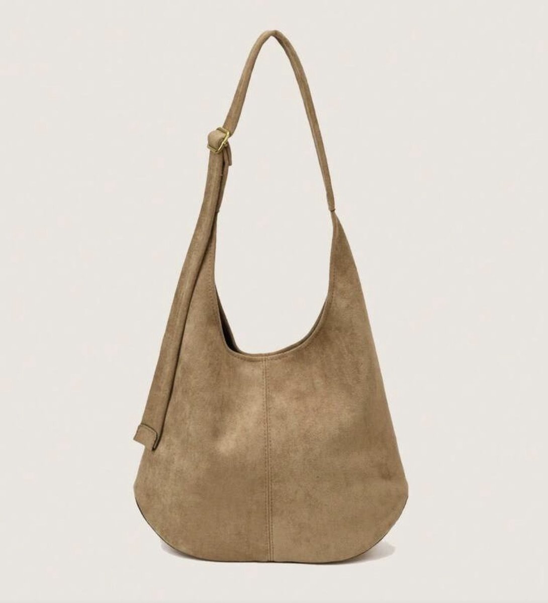 Schoudertas - beige tas - suede look tas - croissant tas - beige handtas - beige schoudertas - schoudertas met franjes - bag - sholder bag - handbag - handtas - tas - vanity tas - buideltas - statement tas - shoulderbag - hobo tas - shopper
