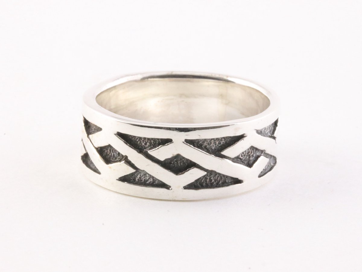 Brede zilveren ring met kruiskabelpatroon - maat 21