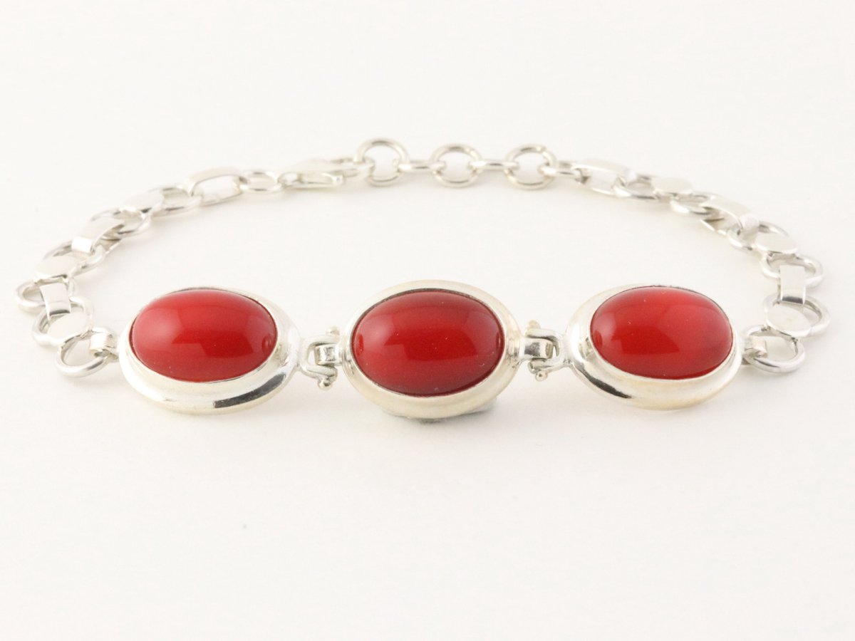 Zilveren schakelarmband met rode agaat
