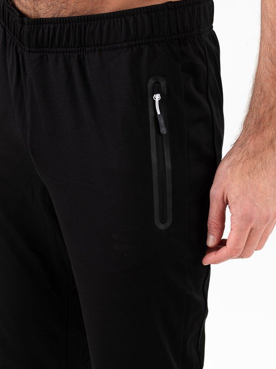 Zwarte trainingsbroek van Sjeng Sports met een ritszak op de zijkant.