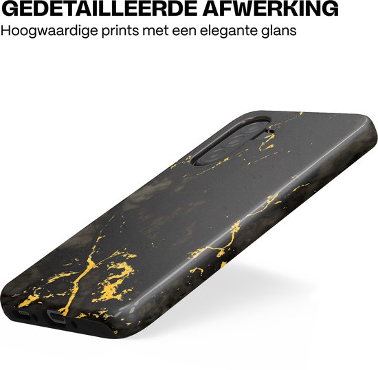 Zwarte telefoonhoes met marmeren print in goudkleur en glanzende afwerking.