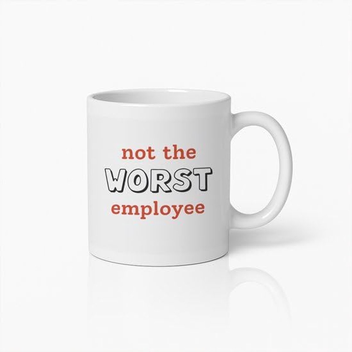 Kantoormok 330ml – "Niet de Slechtste Werknemer" Quote – Humoristische Koffiebeker Cadeau voor Collega’s & Werkplek