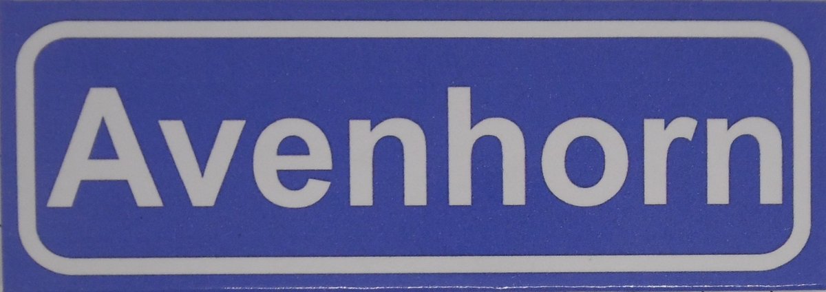 Souv© - koelkast magneet - plaatsnaam bord - kombord - souvenir - koelkastmagneetje - relatiegeschenk Avenhorn