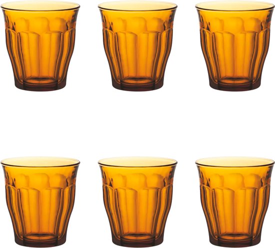 Six verres Duralex Picardie ambrés aux côtes verticales.